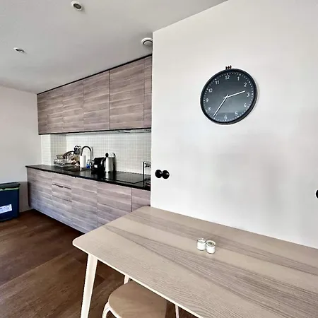 Say Hello To The Eiffel Tower * פריז