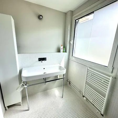 בית אירוח Say Hello To The Eiffel Tower *