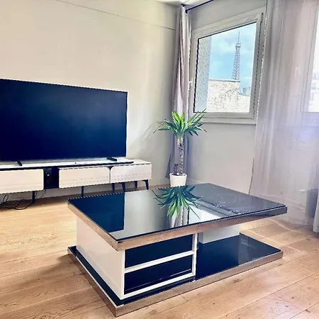 Say Hello To The Eiffel Tower פריז