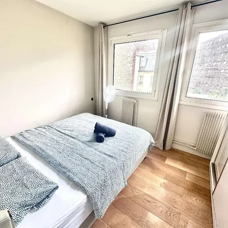 Say Hello To The Eiffel Tower פריז