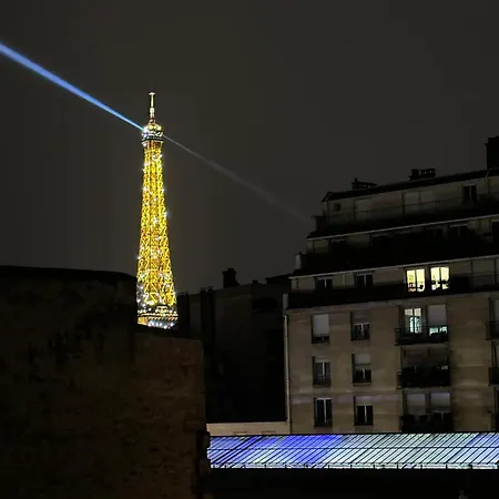 Homestay Say Hello To The Eiffel Tower
