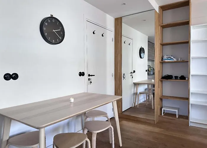 ホームステイ Say Hello To The Eiffel Tower