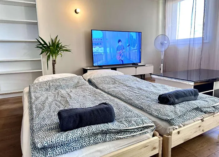 ホームステイ Say Hello To The Eiffel Tower