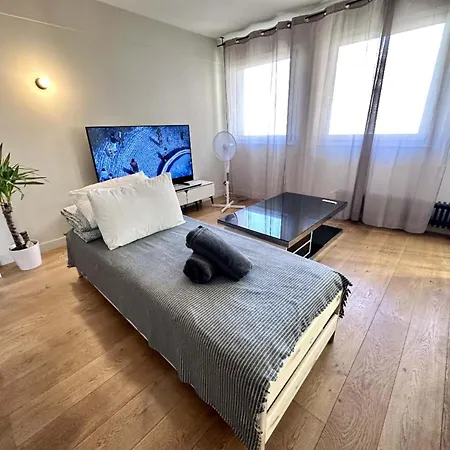 Say Hello To The Eiffel Tower París